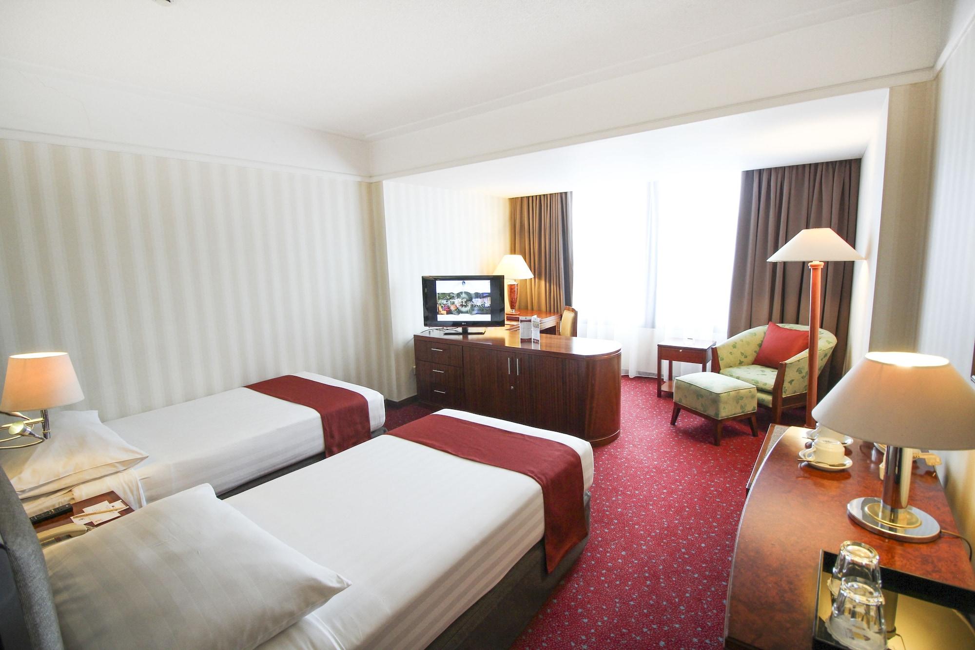 Redtop Hotel & Convention Center Джакарта Экстерьер фото
