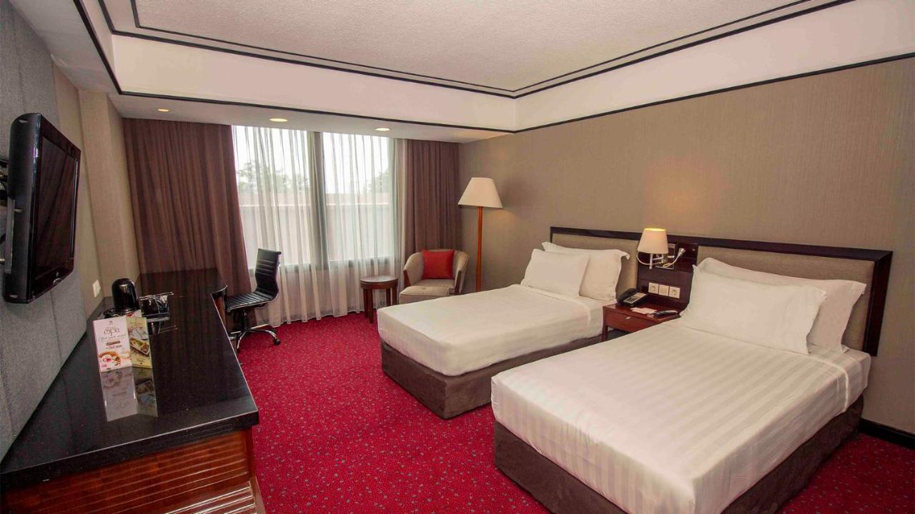 Redtop Hotel & Convention Center Джакарта Экстерьер фото